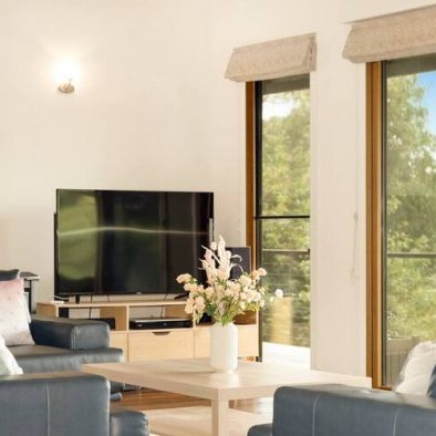 Entertaining with Netflix live TV video games